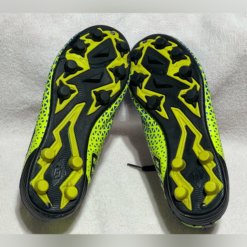 KIDS CLEATS BY “LOTTO” IN BLUE, LIME GREEN AND BLACK, SIZE 3 - Picture 3 of 5